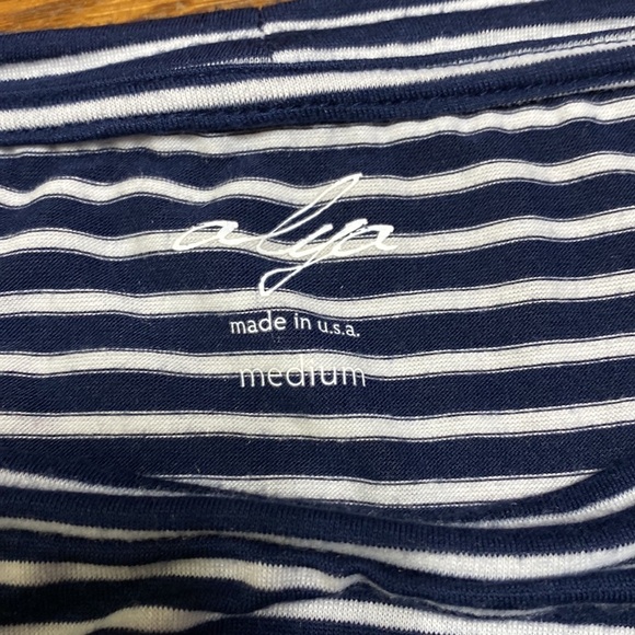 Alya navy blue & white striped top with ruffle sleeves size medium - Picture 5 of 6